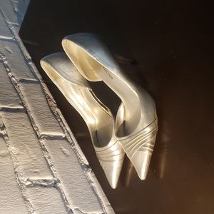 Sexy silver pointed heels